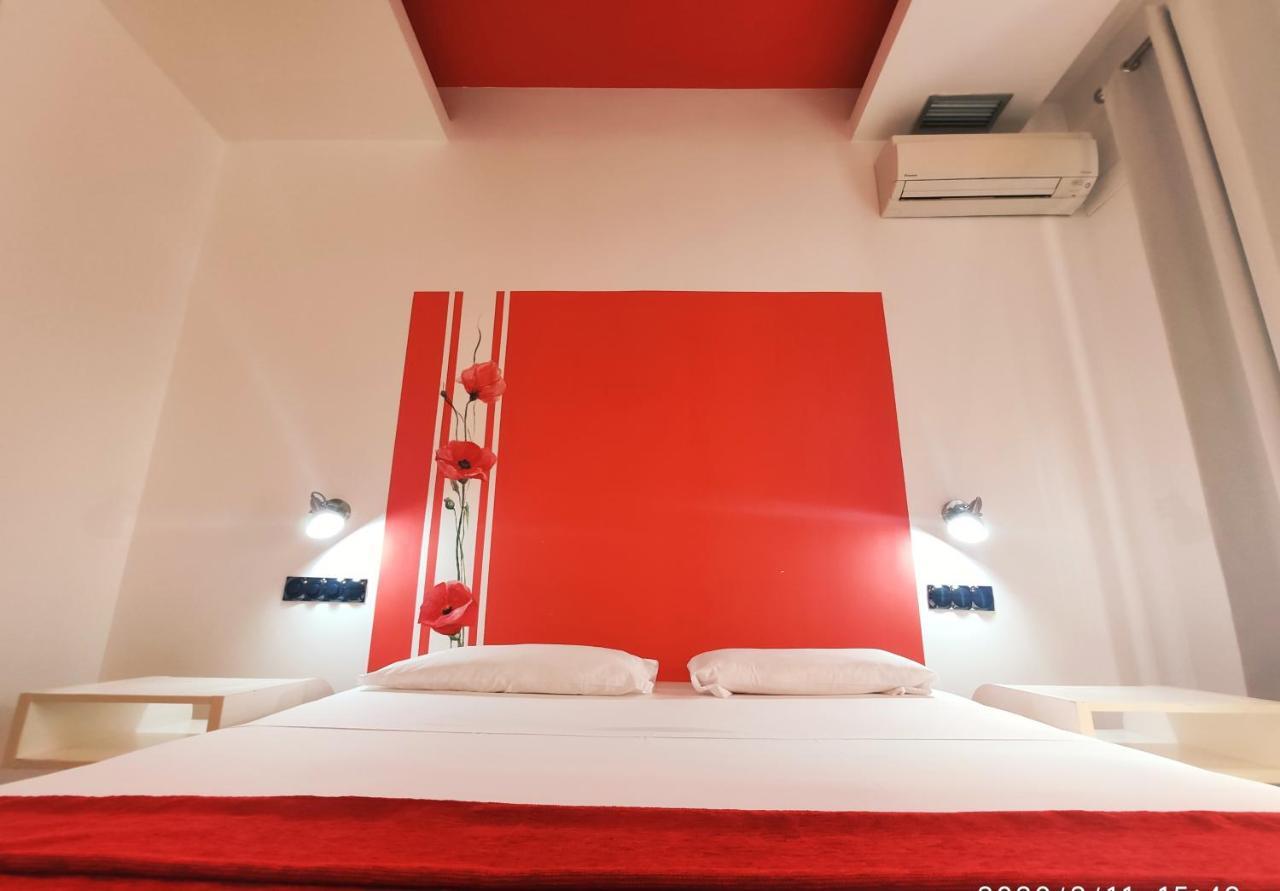 Hostal Santa Ana Colors Madrid Exteriör bild